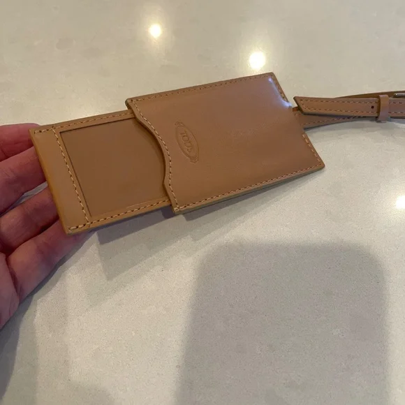 NWOT Tod's Leather Luggage Tag in Tan - Picture 6 of 8